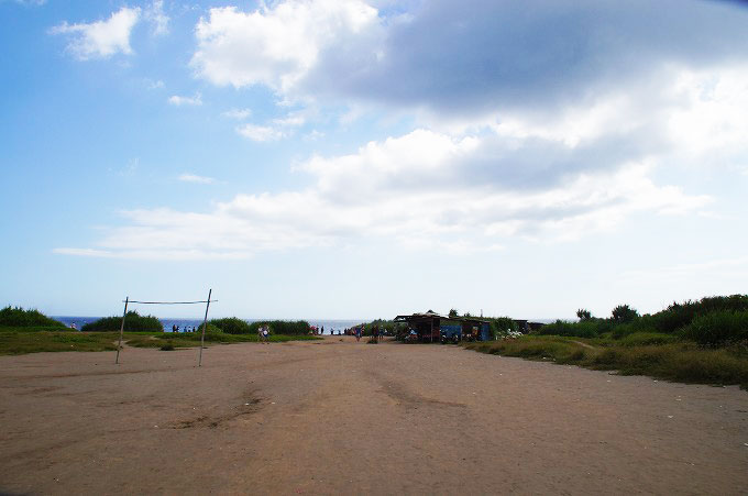 広大な敷地奥に小さく見える観光客