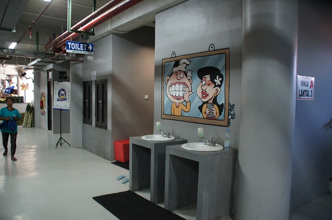 バドゥン市場のトイレ