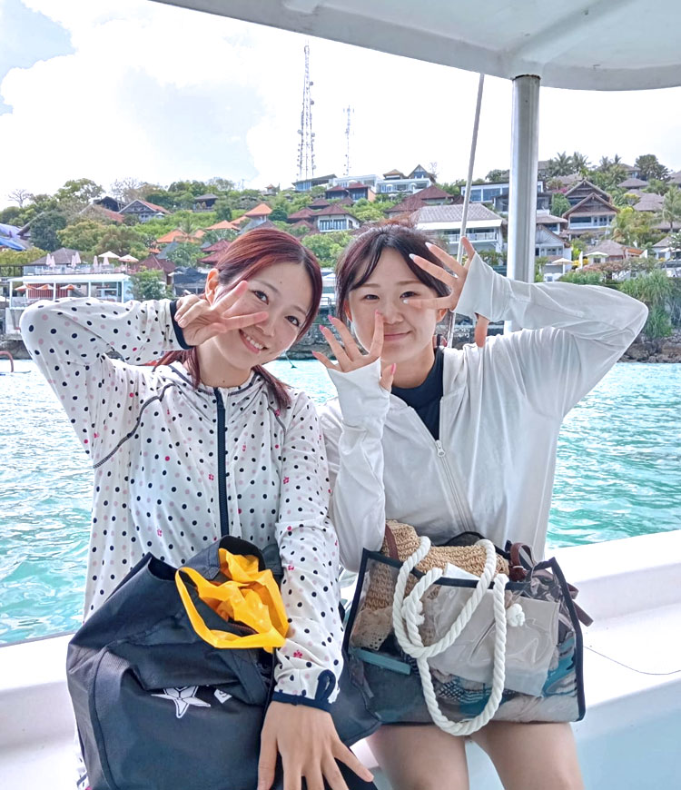 バリ姫のマンタシュノーケリングに参加してくれた笑顔が素敵な仲良しの女性2人組